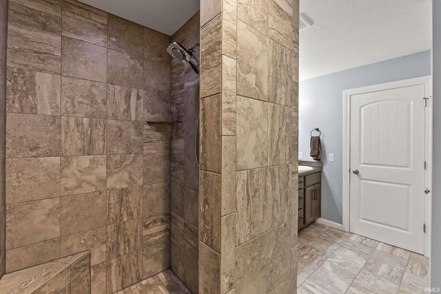 11288 Parkers Bay Drive, Fort Wayne, IN 46845