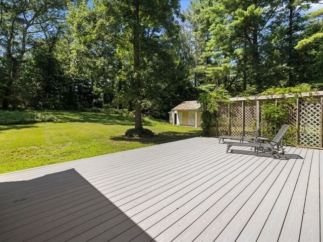 15 Woodridge Rd, Dover, MA 02030