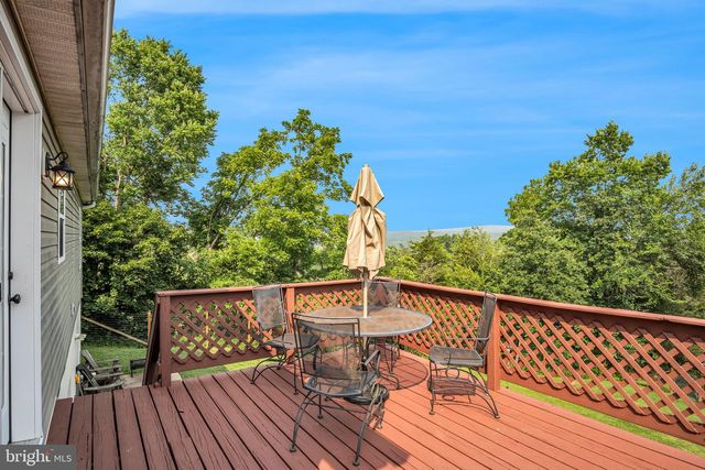 25 RAINBOW TRL, Wellsville, PA 17365