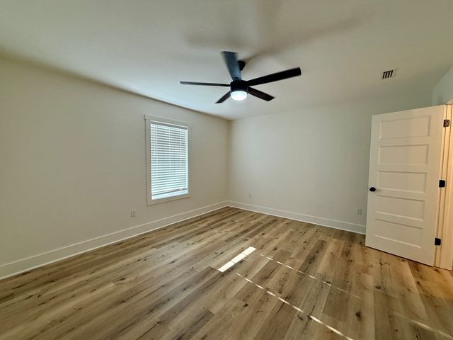404 S 6th Avenue, Hartford, AL 36344