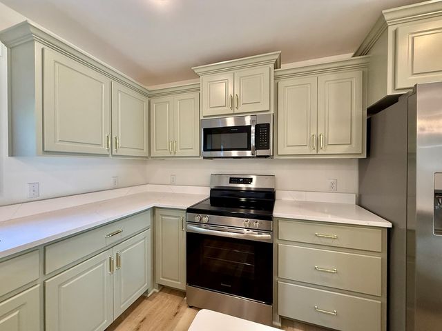 404 S 6th Avenue, Hartford, AL 36344