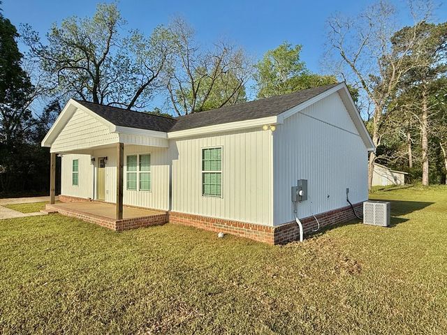 404 S 6th Avenue, Hartford, AL 36344