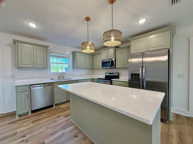 404 S 6th Avenue, Hartford, AL 36344