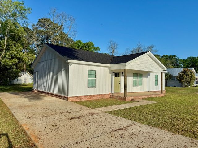 404 S 6th Avenue, Hartford, AL 36344