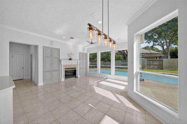38 Hollingers Island, Katy, TX 77450