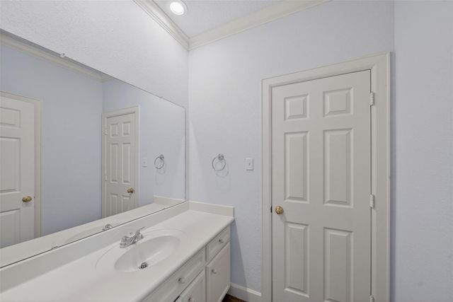 38 Hollingers Island, Katy, TX 77450