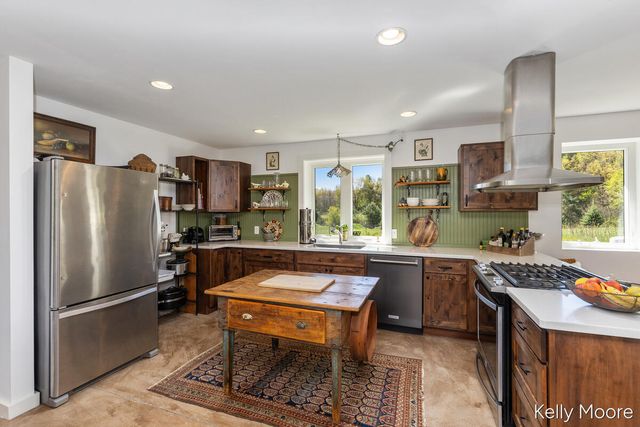11117 W Snows Lake Road, Greenville, MI 48838