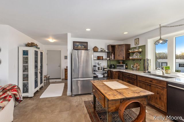 11117 W Snows Lake Road, Greenville, MI 48838