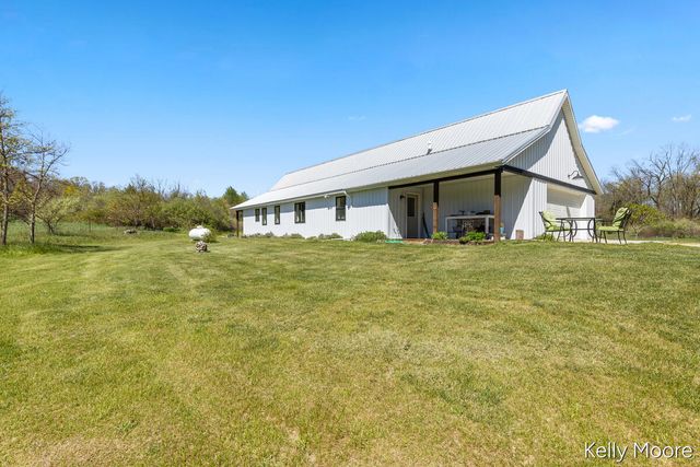 11117 W Snows Lake Road, Greenville, MI 48838