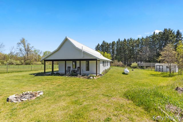 11117 W Snows Lake Road, Greenville, MI 48838
