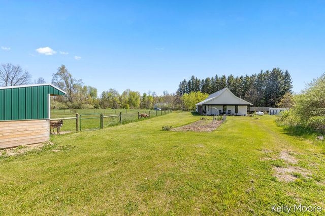 11117 W Snows Lake Road, Greenville, MI 48838
