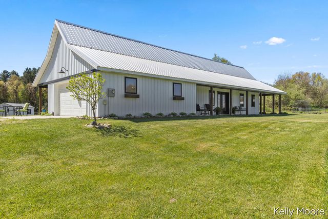 11117 W Snows Lake Road, Greenville, MI 48838