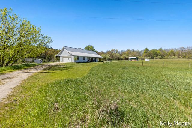 11117 W Snows Lake Road, Greenville, MI 48838