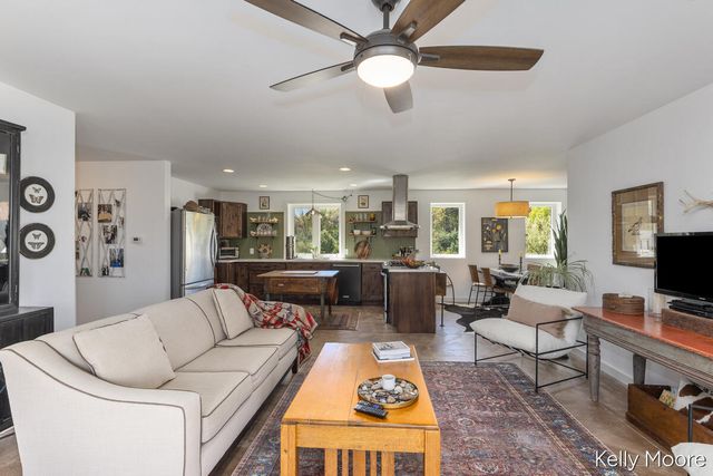 11117 W Snows Lake Road, Greenville, MI 48838