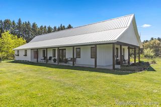 11117 W Snows Lake Road, Greenville, MI 48838