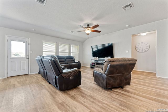 2946 Daisy Meadow, New Braunfels, TX 78130