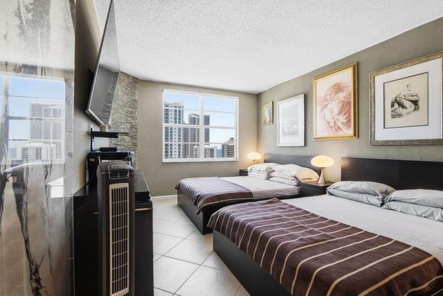 1985 S Ocean Drive 17d, Hallandale Beach, FL 33009