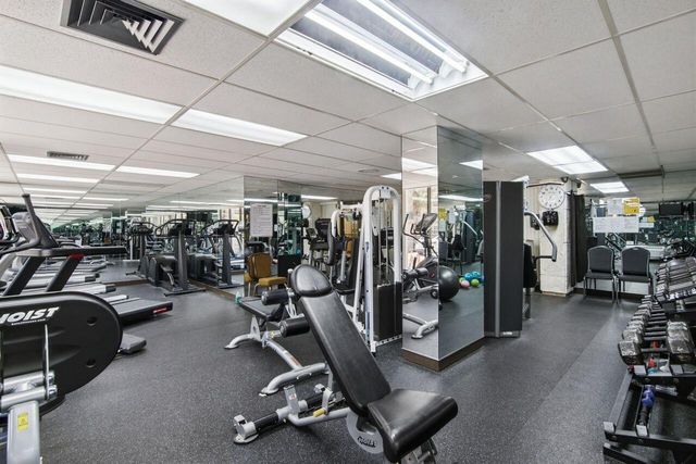 1985 S Ocean Drive 17d, Hallandale Beach, FL 33009