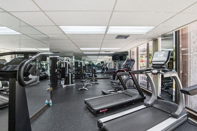 1985 S Ocean Drive 17d, Hallandale Beach, FL 33009