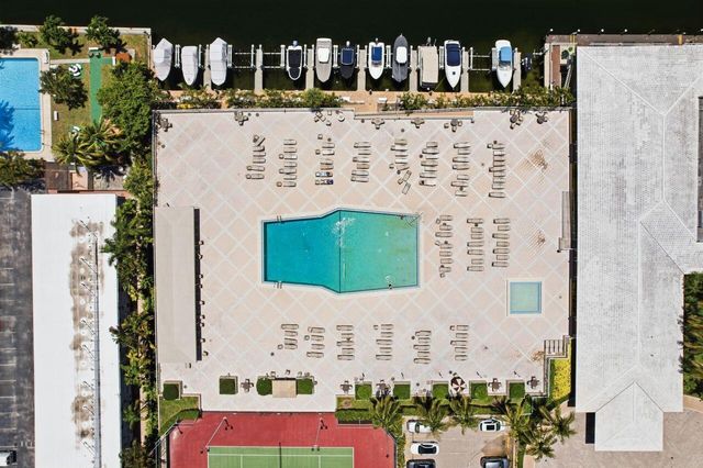 1985 S Ocean Drive 17d, Hallandale Beach, FL 33009