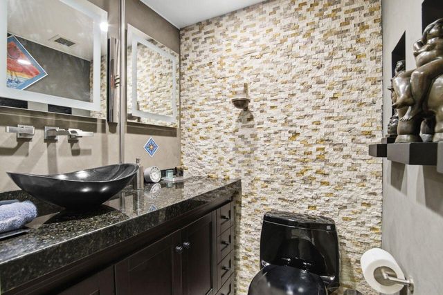 1985 S Ocean Drive 17d, Hallandale Beach, FL 33009