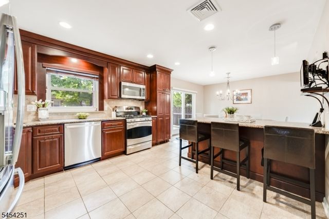 49 Country Club Ln, Springfield Twp., NJ 07081