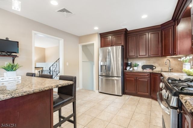 49 Country Club Ln, Springfield Twp., NJ 07081