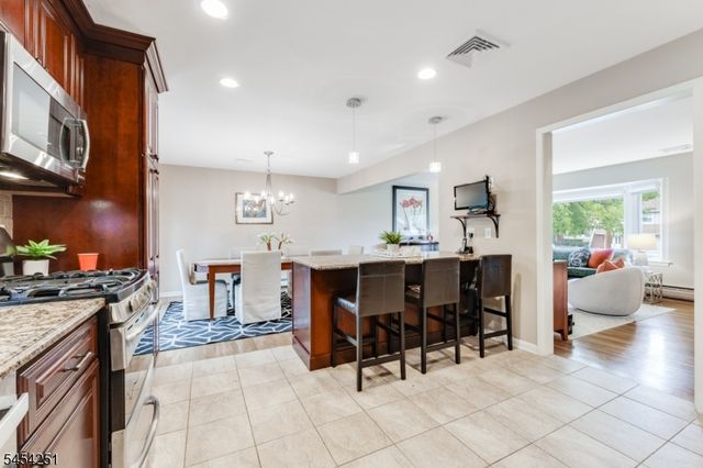 49 Country Club Ln, Springfield Twp., NJ 07081