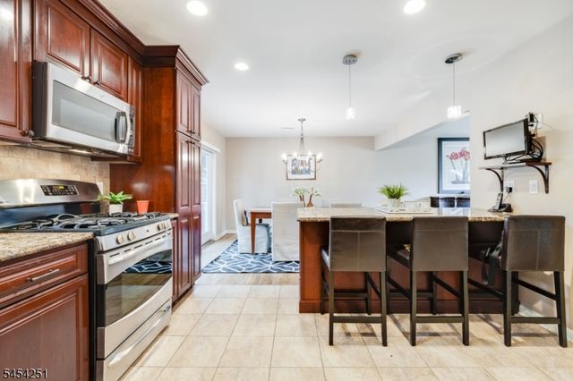49 Country Club Ln, Springfield Twp., NJ 07081