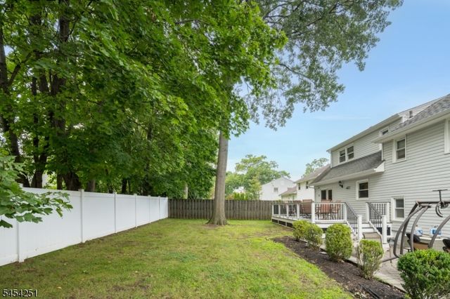 49 Country Club Ln, Springfield Twp., NJ 07081
