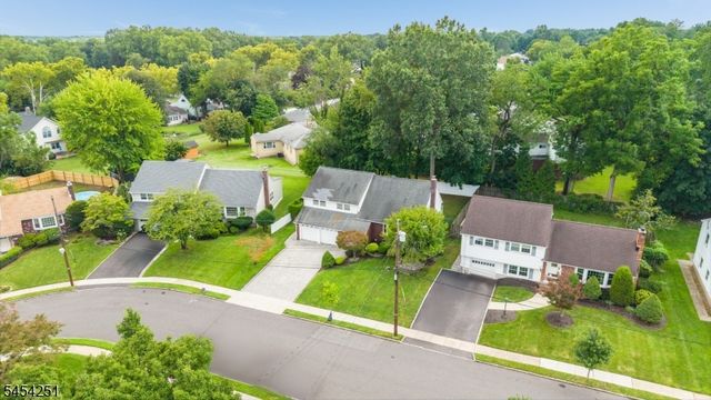 49 Country Club Ln, Springfield Twp., NJ 07081