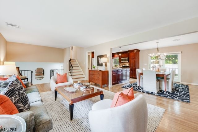 49 Country Club Ln, Springfield Twp., NJ 07081