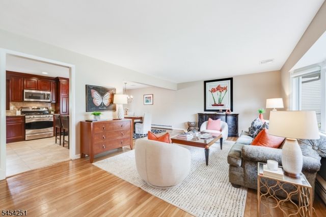 49 Country Club Ln, Springfield Twp., NJ 07081