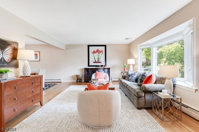 49 Country Club Ln, Springfield Twp., NJ 07081