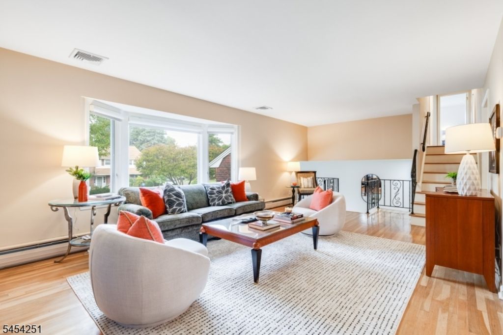 49 Country Club Ln, Springfield Twp., NJ 07081