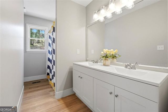 4304 Lindsey Way NE, Roswell, GA 30075