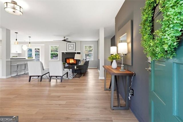 4304 Lindsey Way NE, Roswell, GA 30075