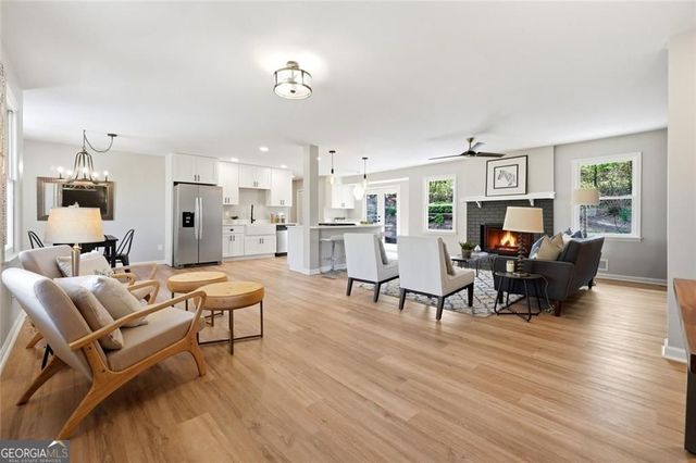 4304 Lindsey Way NE, Roswell, GA 30075