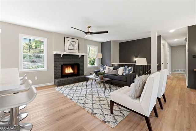 4304 Lindsey Way NE, Roswell, GA 30075