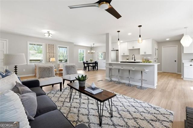 4304 Lindsey Way NE, Roswell, GA 30075