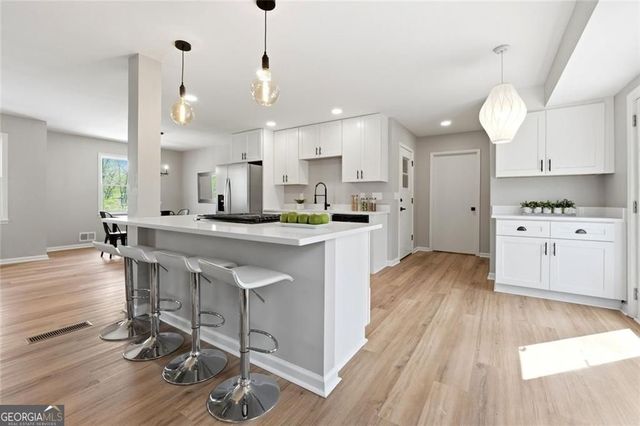 4304 Lindsey Way NE, Roswell, GA 30075