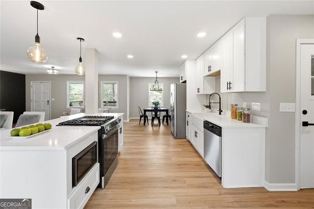 4304 Lindsey Way NE, Roswell, GA 30075