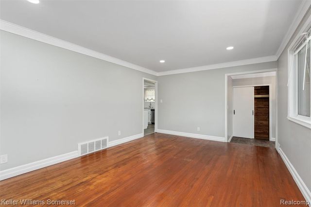 8909 Shannon Drive, Sterling Heights, MI 48314