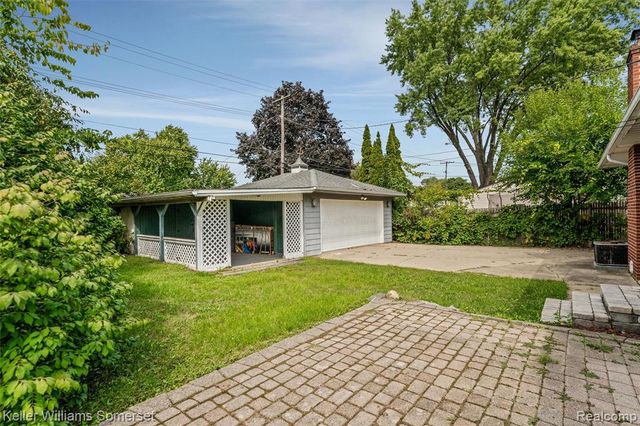 8909 Shannon Drive, Sterling Heights, MI 48314