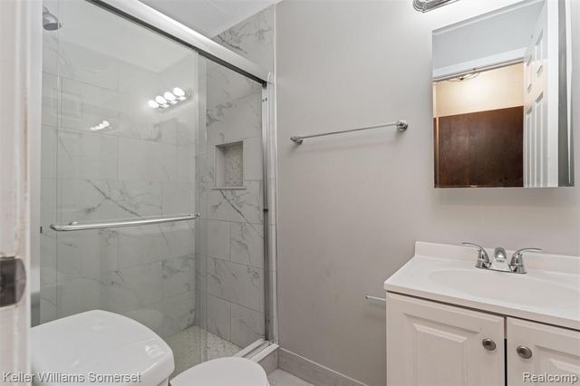 8909 Shannon Drive, Sterling Heights, MI 48314