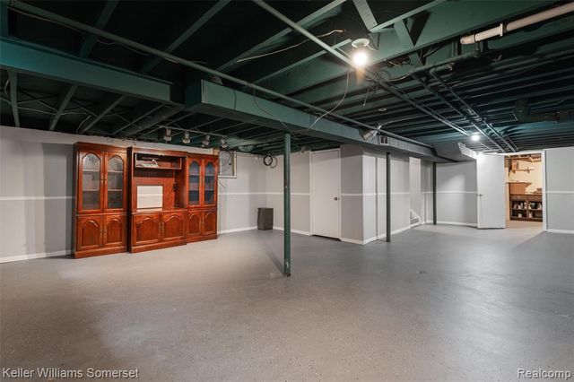 8909 Shannon Drive, Sterling Heights, MI 48314
