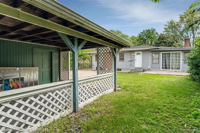 8909 Shannon Drive, Sterling Heights, MI 48314