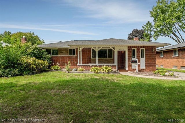 8909 Shannon Drive, Sterling Heights, MI 48314