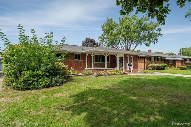 8909 Shannon Drive, Sterling Heights, MI 48314