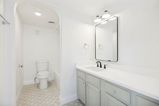 2716 Meadowstone Court, Carrollton, TX 75006
